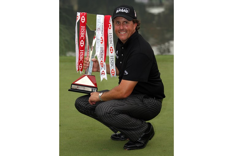 Phil Mickelson edge out Ernie Els by one shot to win the WGCHSBC