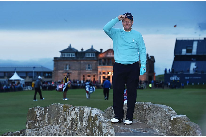 Tom Watson waves goodbye at his final Open Championship in 2015.