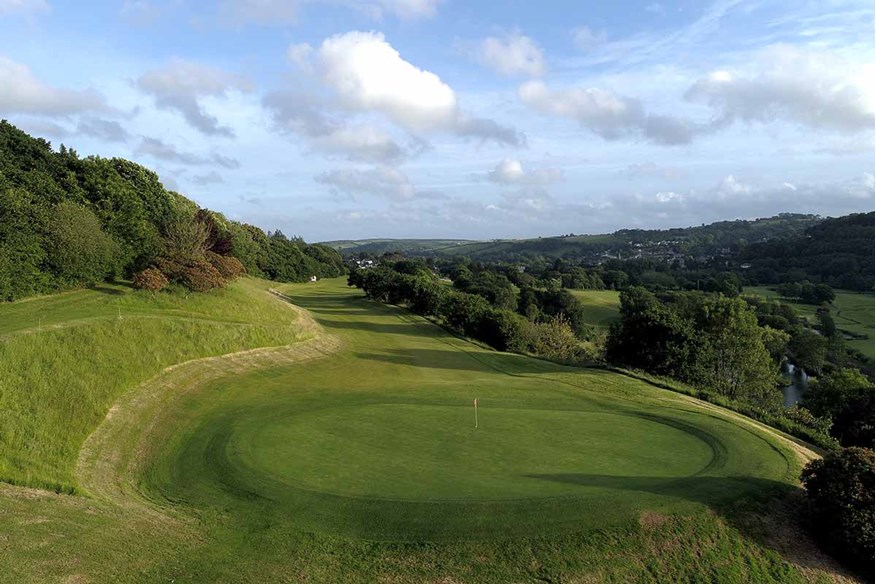 The 1st hole at Gillyflower Golf Course is lined with Gillyflower apples.