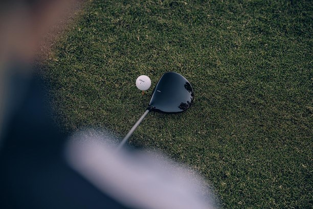 The Titleist TSR1 driver crown.