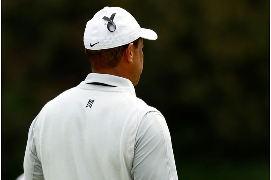 Tiger Woods wears a black ribbon at the Genesis Invitational in honor of the late John Paramor.