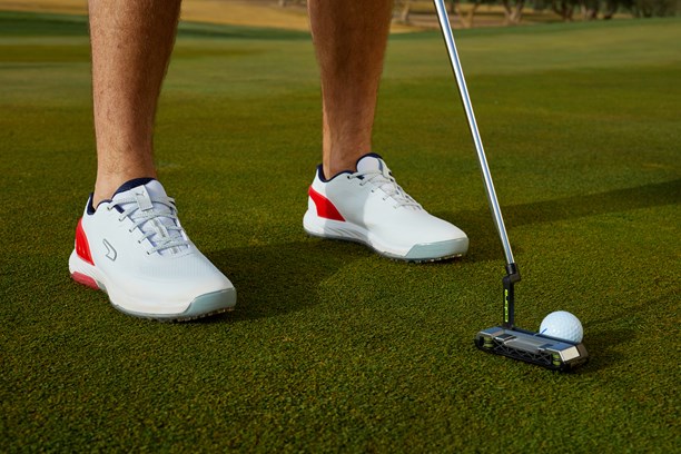 Puma Alphacat Nitro golf shoes putting.