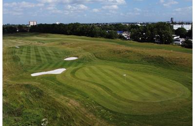 London Airlinks is a new pay and play course, located just off junction three on the M4.