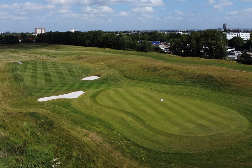 London Airlinks is a new pay and play course, located just off junction three on the M4.