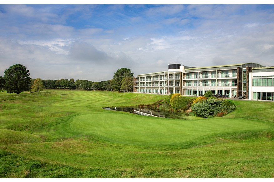 The 4-star St.Mellion Hotel overlooks the 18th hole.