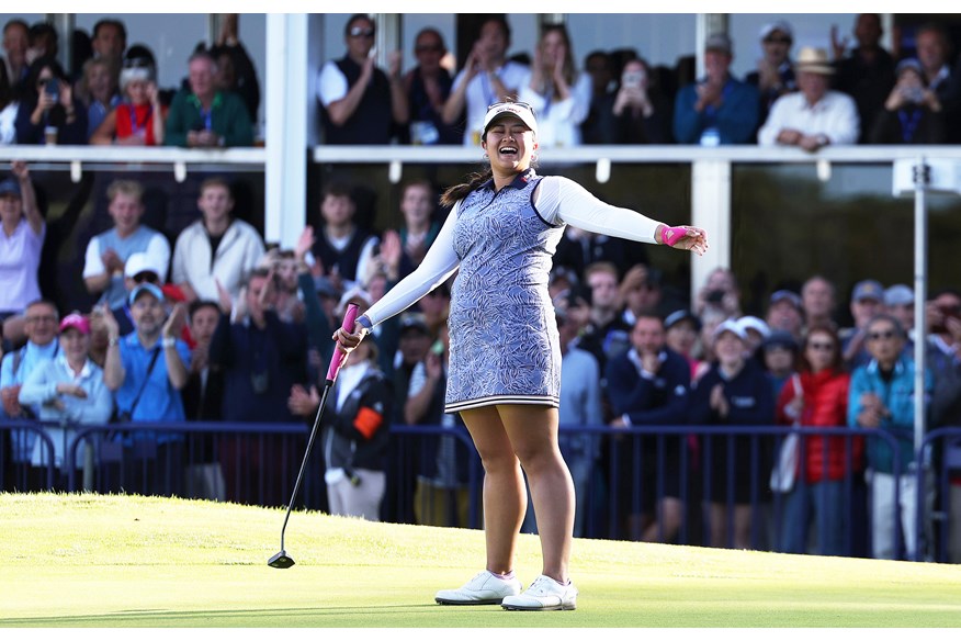 Lilia Vu celebrates winning the 2023 AIG Women's Open at Walton Heath.