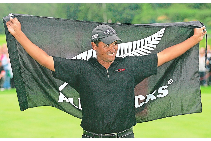 Around 120,000 New Zealanders turned up for a ticker-tape parade to celebrate Michael Campbell's US Open victory.