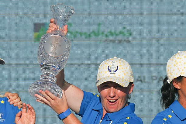 Gemma Dryburgh holding the Solheim Cup after winning at Finca Cortesin GC with Team Europe in 2023. 