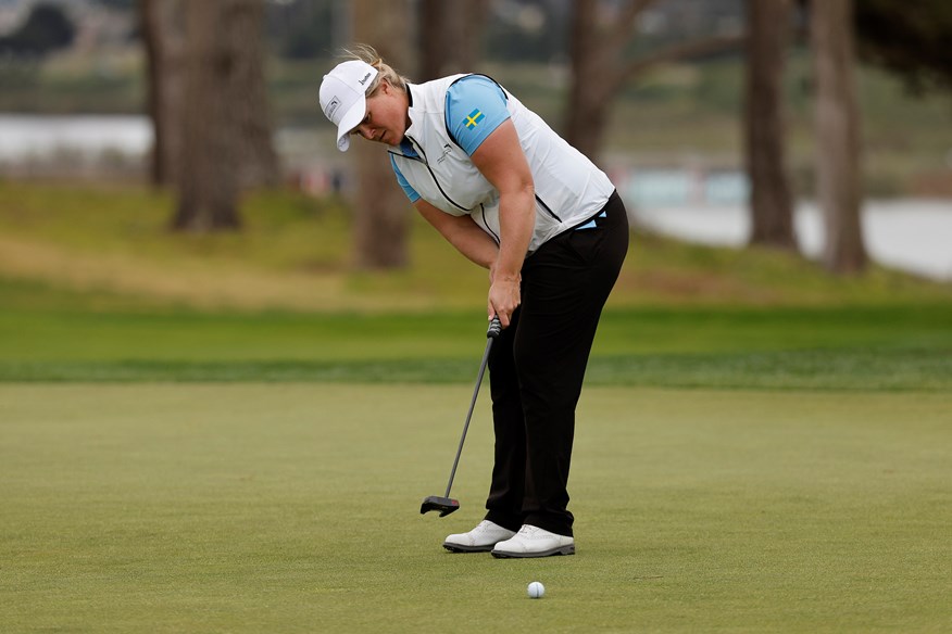 Caroline Hedwall uses an Evnroll EV5.2 putter