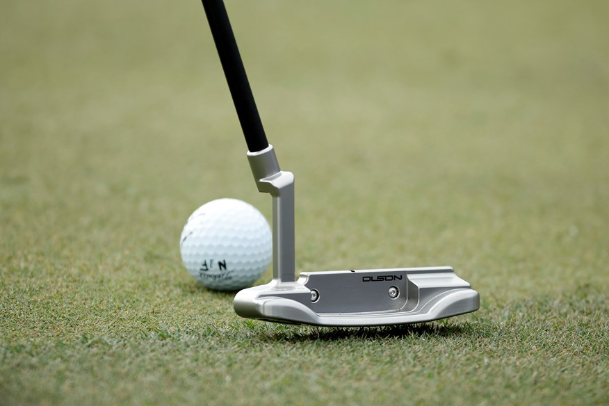 Nelly Korda's Olson prototype putter in action