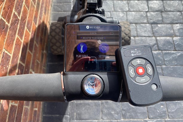 Motocady M7 GPS Remote can be operated with the remote or manually