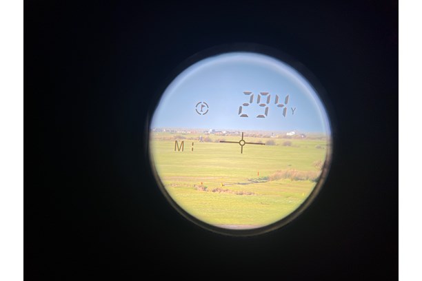 This is what you see through the Shot Scope PRO ZR's viewfinder