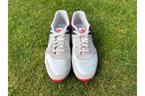 The Nike Air Pegasus '89 G golf shoes are difficult to clean.