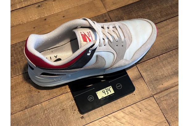 The Nike Air Pegasus '89 G golf shoes weigh in at 434 grams each.