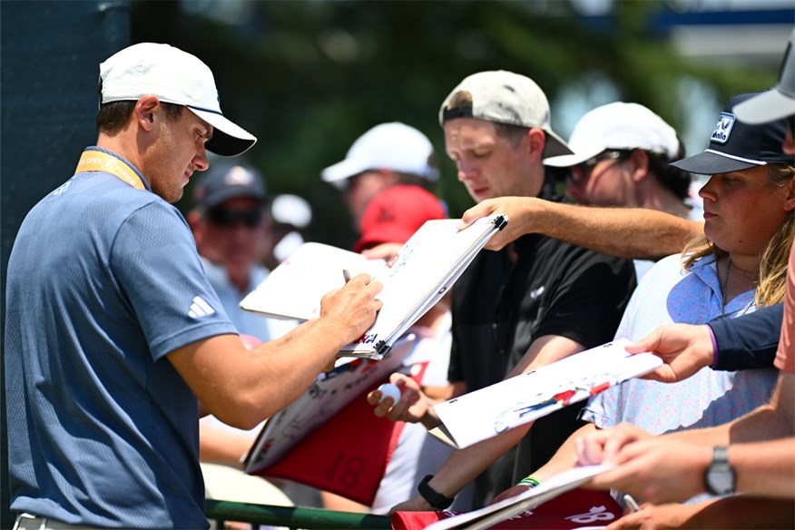 Ludvig Åberg leads the US Open after Friday's second round