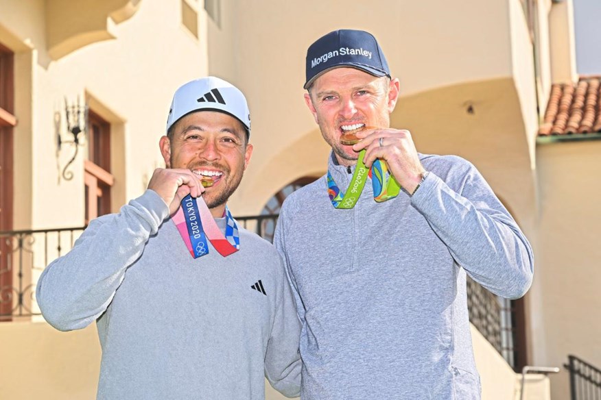 Xander Schauffele with Justin Rose and their Olympic gold medals