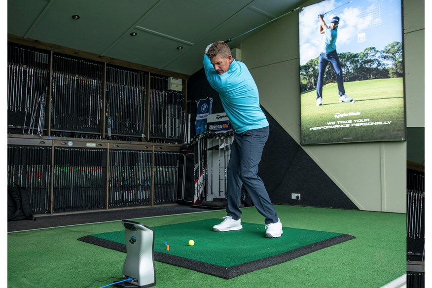 TG Test Pro Neil Wain hitting the Callaway Apex AI300 Irons