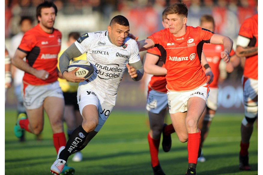 Bryan Habana escaping the clutches of Owen Farrell for Toulon versus Saracens.