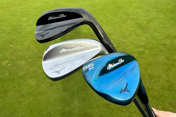 The finish options of the Mizuno T-1 Wedge