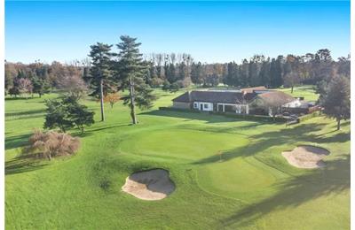 The South Buckinghamshire Golf Club is available to let