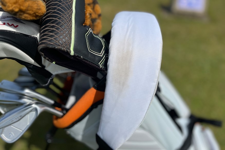 The white strap on the Callaway Chase golf bag shows dirt easily