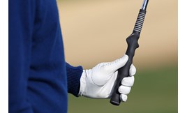 Scottie Scheffler using his moulded grip trainer