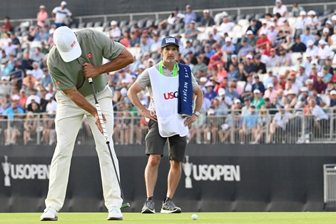 What putter does Adam Scott use?