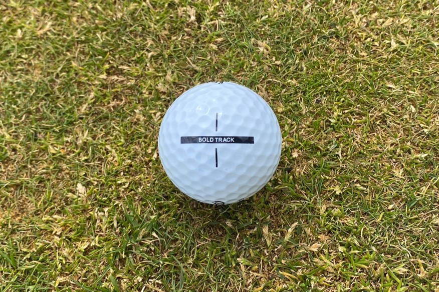 The Legato LTX 3085 golf balls come with BOLD TRACK technology to help you hole more putts