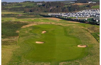 The opening hole of Royal Portrush features internal out of bounds down both sides.