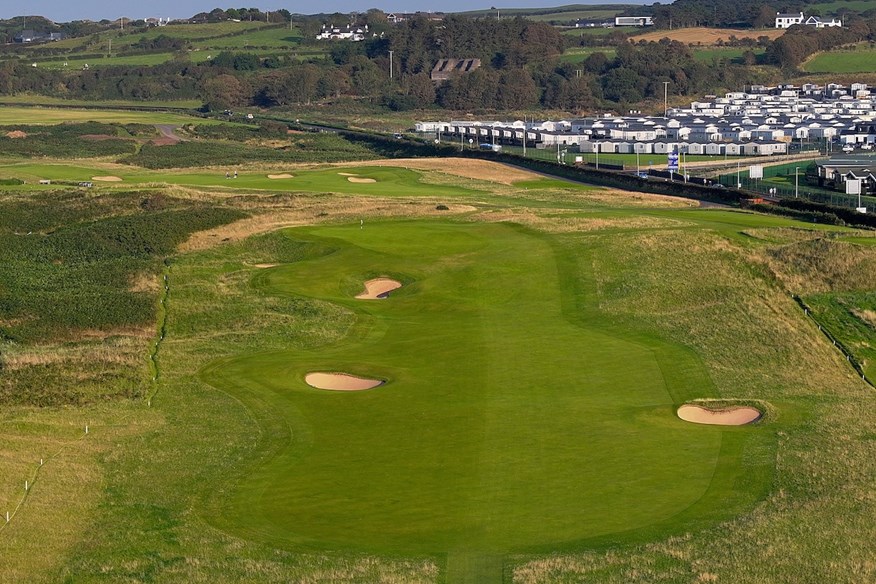 The opening hole of Royal Portrush features internal out of bounds down both sides.