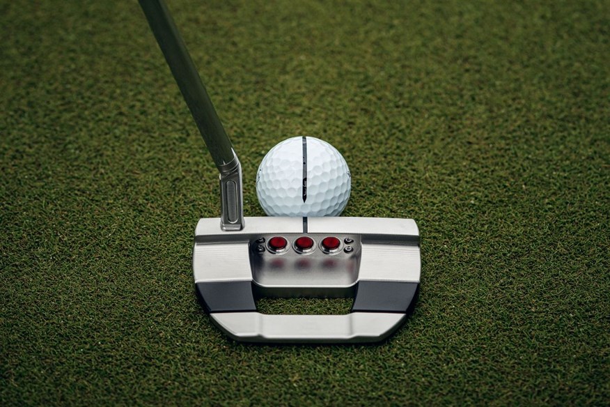 Titleist Pro V1 AIM Performance design is a great putting aid