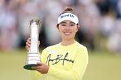 Miyu Yamashita with the AIG Women's Open trophy