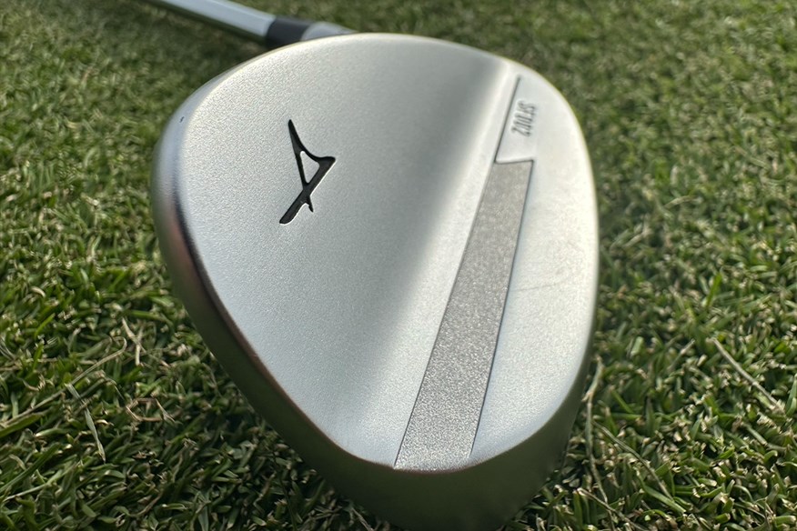 The brushed chrome of the Takomo SF002 wedges has a simple Nordic Design