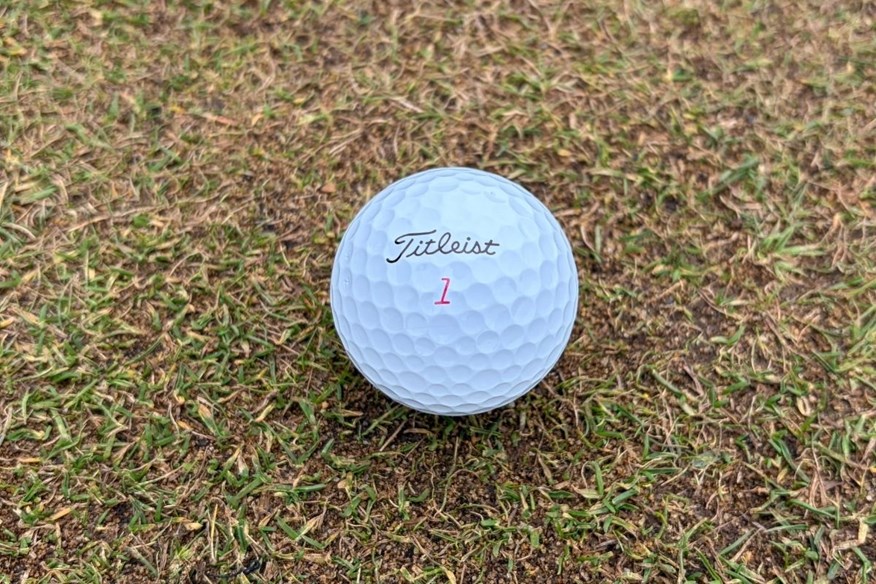 Titleist Pro V1x Left Dash (2026) golf ball: Fast and long