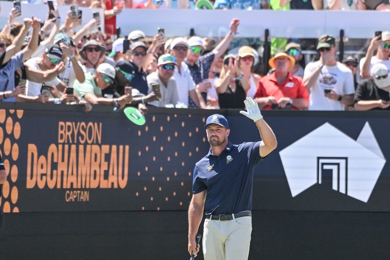 LIV Golf event issues ultimatum as two stars ponder future
