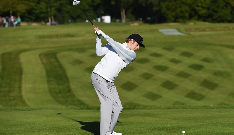 niall-horan-golf-swing