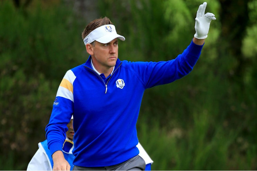 ian-poulter-wave