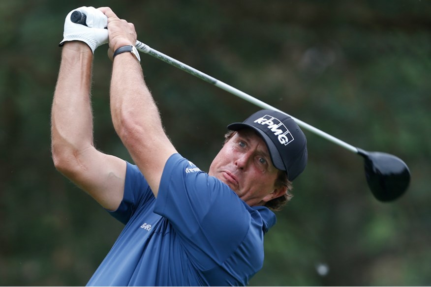 Mickelson hit a spectator with his ball