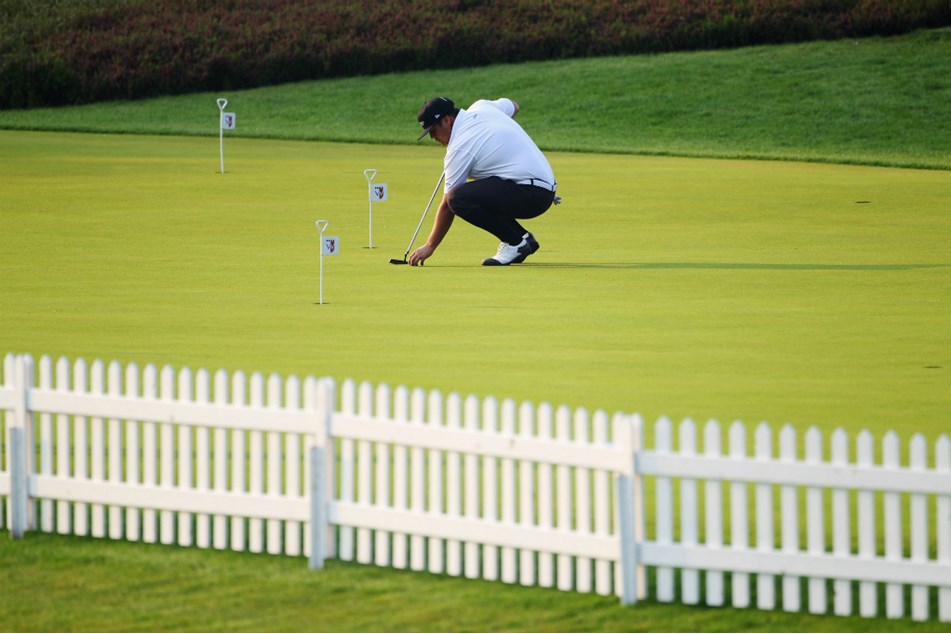 How much better at putting is a scratch golfer than a 10handicapper?