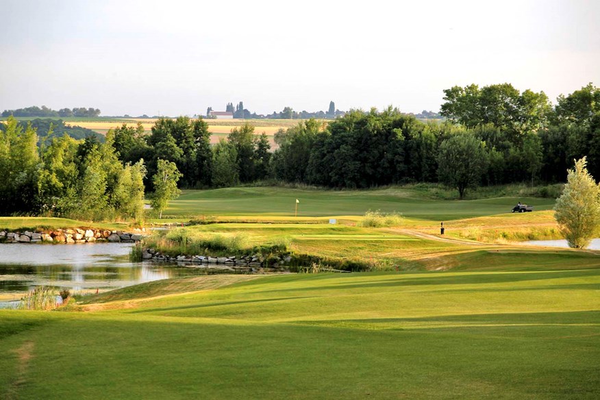 3 great courses to play golf in Paris