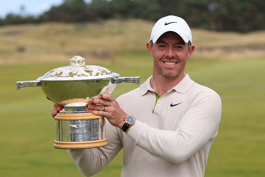 Rory Mcilroy holding the Scottish Open trophy.