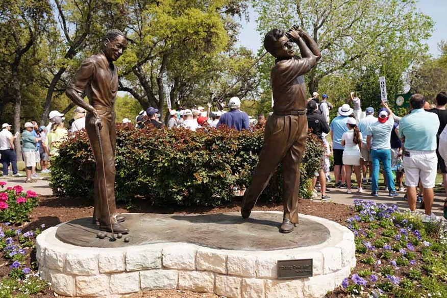 A statue of Harvey Penick and Tom Kite at Austin Country Club.