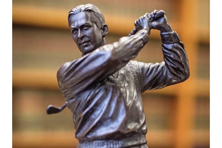 A sculpture of Bobby Jones by Bob Pack.