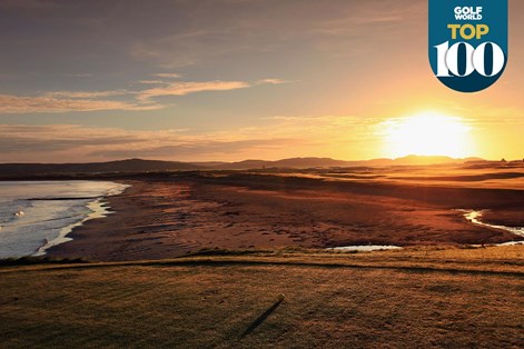 The opening hole at Machrihanish is a par 4 and one of the must-play holes in Britain and Ireland. The opening hole at Machrihanish is a par 4 and one of the must-play holes in Britain and Ireland.